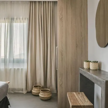 Canova Boutique * Μεσοβούνια