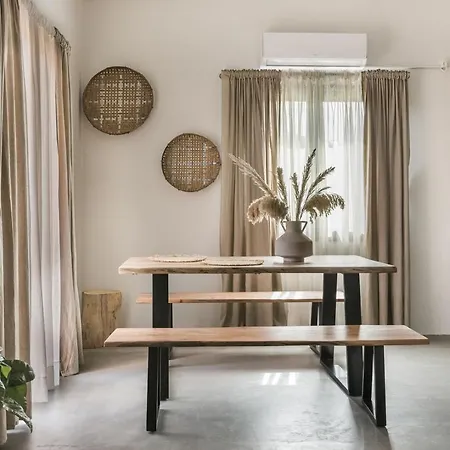 Canova Boutique * Μεσοβούνια