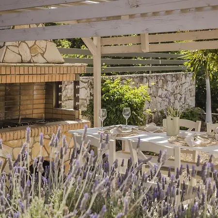 Canova Boutique Mesovounia (Kefalonia)